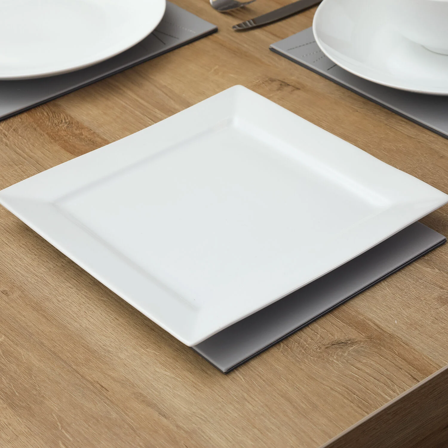 861542243_Square-Dinner.webp